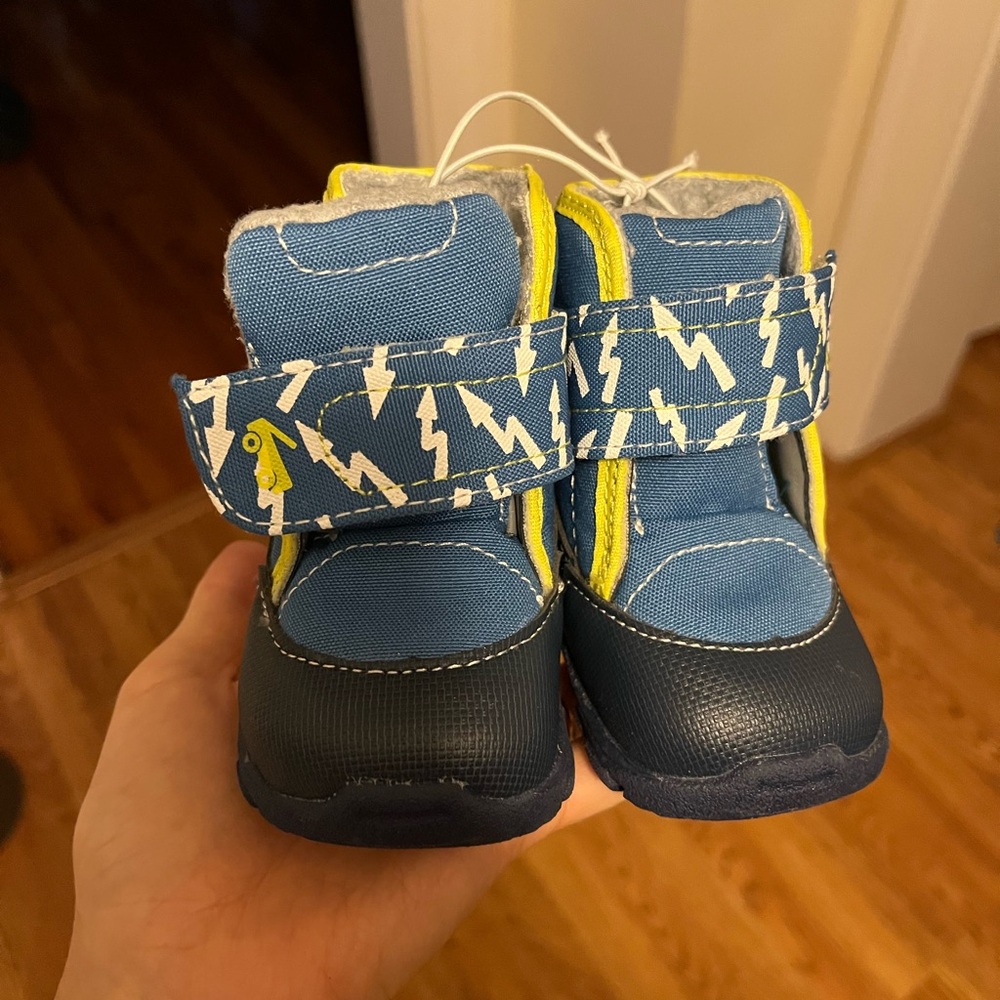 See Kai Run insulated boots - size 4 (NWT)